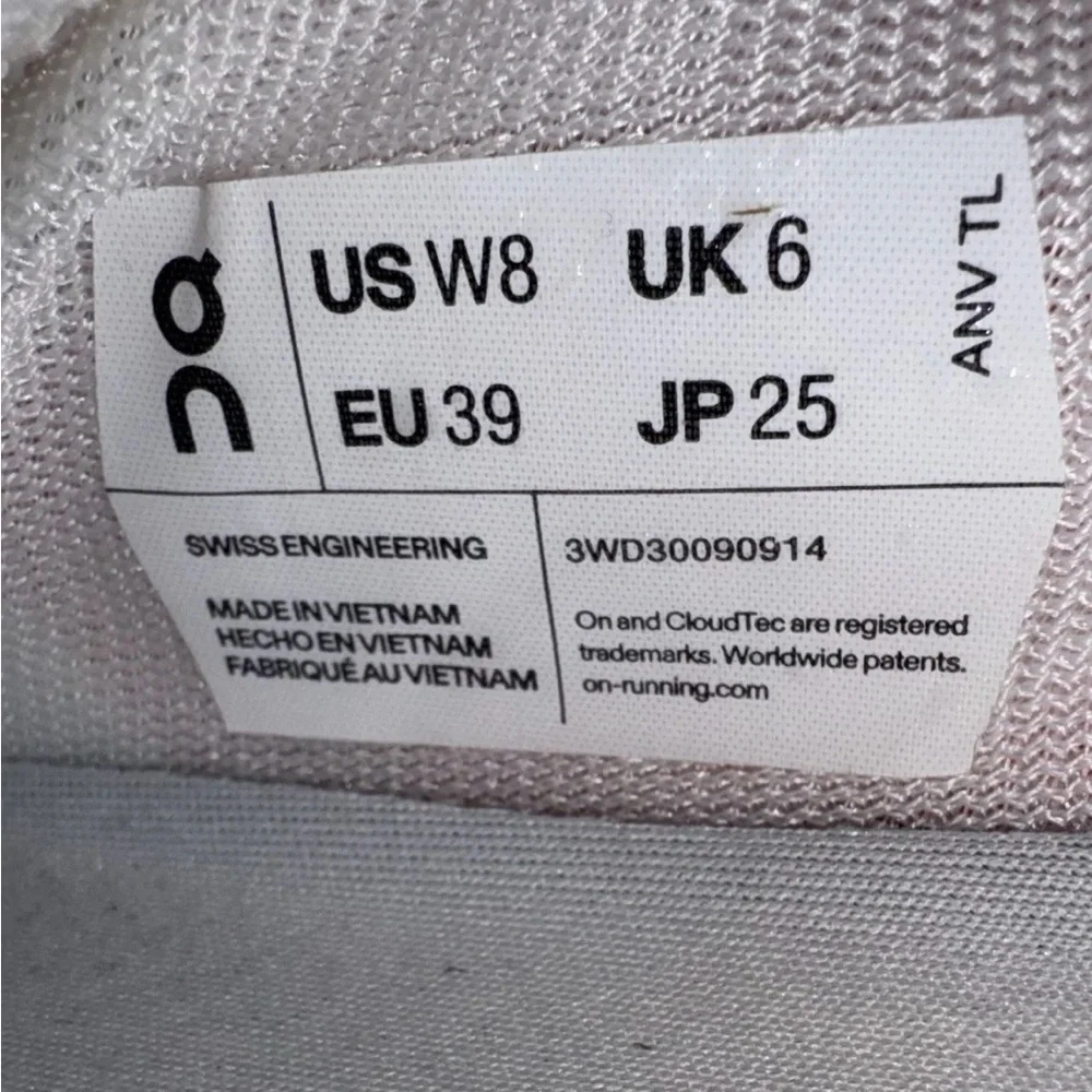 On CloudEclipse Flame Ivory Women’s Running shoes Size 8 - Picture 9 of 11